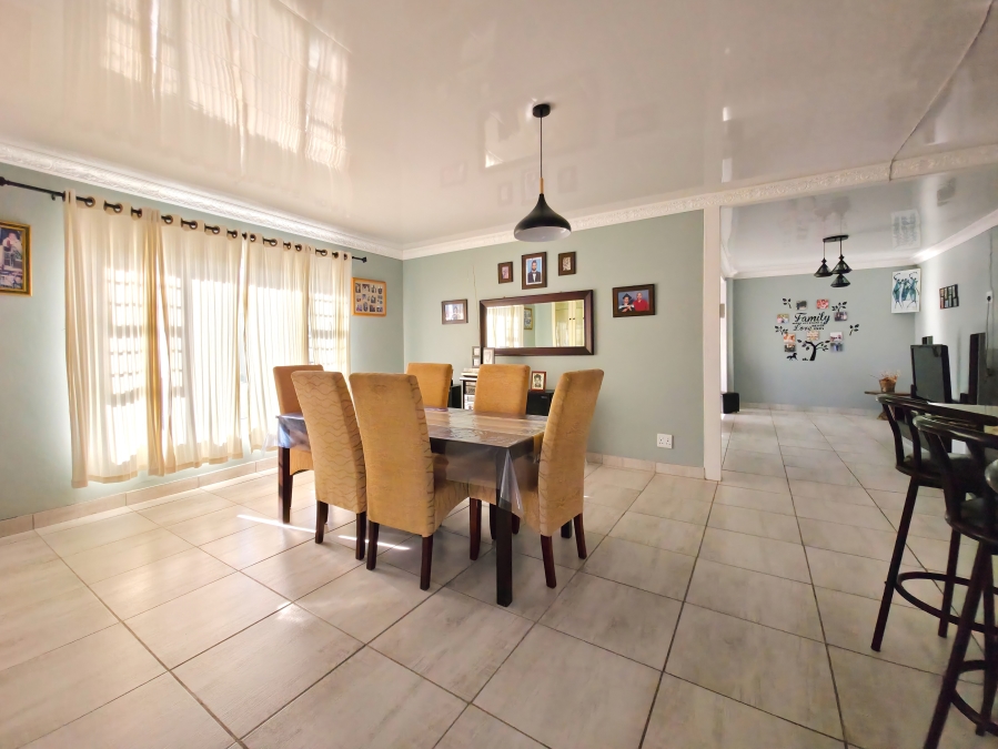 5 Bedroom Property for Sale in Hawston Western Cape